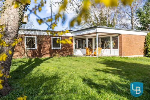 Blick aus dem Garten zum Haus - 