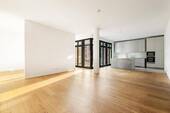 Wohnraum mit Küche 1 - 5 Zi. - Premiumwohnung in den Waterlofts am Stadtpark in HH-Winterhude