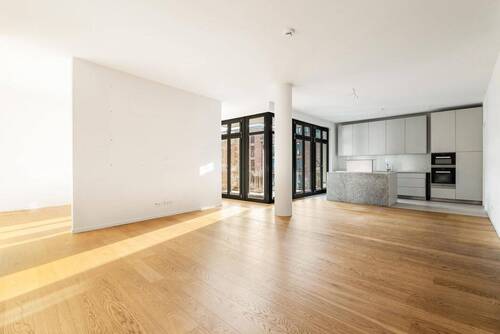 Wohnraum mit Küche 1 - 5 Zi. - Premiumwohnung in den Waterlofts am Stadtpark in HH-Winterhude