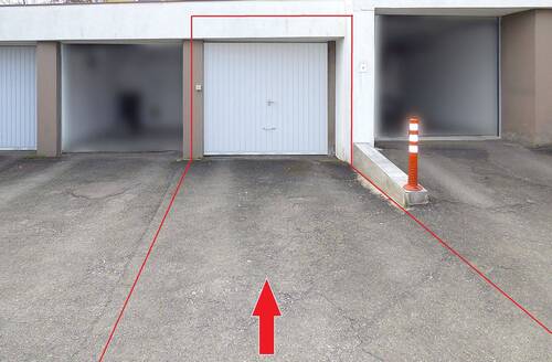 Garage mit zusätzlichem KFZ-Stellplatz davor - 