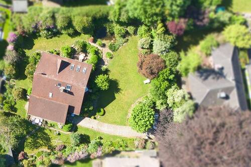 Luftbild - Seltene Gelegenheit: Baugrundstück im historischen Ortskern von Hittfeld