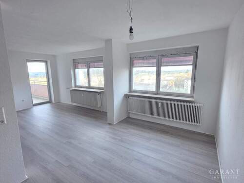 Wohnbereich - 4 Zimmer-Wohnung mit Aussicht - 289.000,00 EUR Kaufpreis, ca.  110,00 m² Wohnfläche