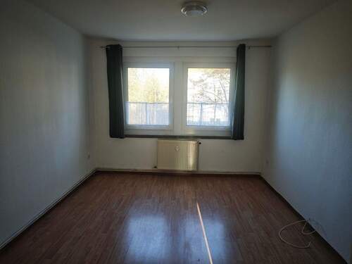 Wohnzimmer - 1 Zimmer Etagenwohnung zur Miete in Regis-Breitingen