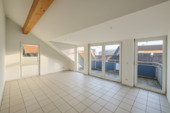 Wohn und Essbereich - Moderne 4-Zimmer-Wohnung mit großem Balkon und zwei TG-Stellplätzen