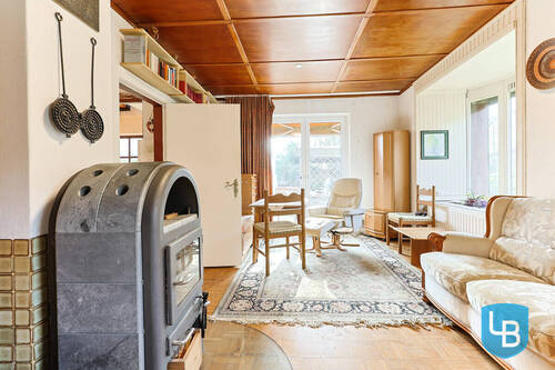 Wohnzimmer mit Kamin - 5 Zimmer Einfamilienhaus in Heikendorf