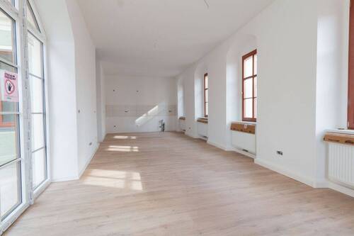 Wohnraum 1 mit offener Küche während Sanierung - Etagenwohnung mit 106,00 m² in Oschatz zur Miete