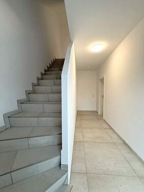 Treppenhaus und Wohnungseingang - Etagenwohnung mit 135,00 m&sup2; in Borken zum Kaufen