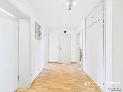 Flur - 3 Zimmer Etagenwohnung in Neutraubling