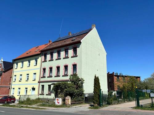 Außenansicht - 1 Zimmer Mehrfamilienhaus, Wohnhaus zum Kaufen in Weißenfels
