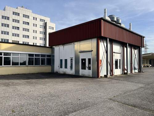 Hallengebäude - als Lackiererei genutzt - 