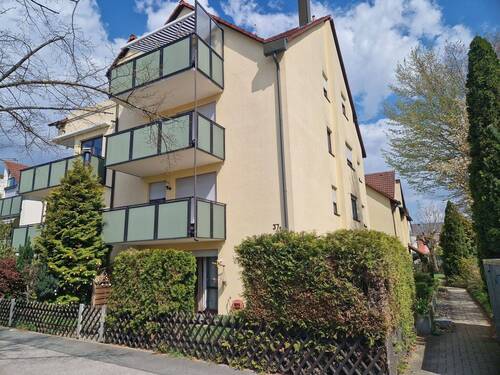 Außenansicht Balkon Südseite - 2-Zimmer-Wohnung mit Balkon und Tiefgaragenstellplatz in Wendelstein