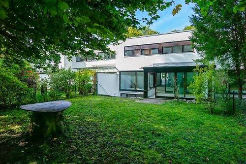 Ansicht Garten - Familientraum im Bauhausstil - kernsaniert in ausgezeichneter und ruhiger Wohnlage