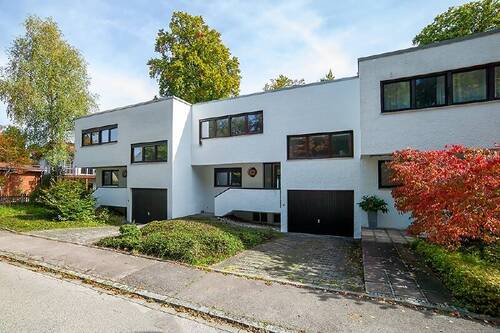 Ansicht Eingang - 5 Zimmer Mehrfamilienhaus, Wohnhaus zur Miete in Gauting
