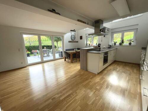 Offene Küche mit Essbereich und Zugang ... - 