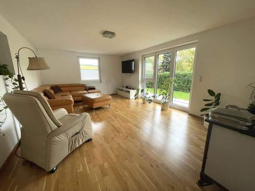 Küche, Esszimmer ... und hier das großzügige Wohnzimmer im Gartengeschoss - 