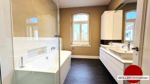 Modernes Badezimmer mit Fenster! - Etagenwohnung mit 166,00 m² in Fürth zur Miete