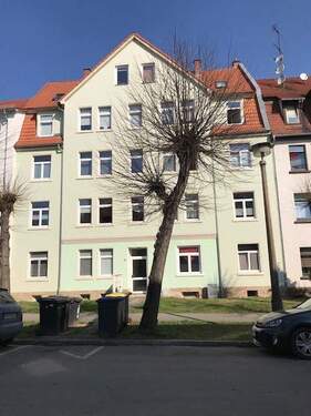 Hausansicht - Stilvolle 2 Raum Wohnung Lichtdurchflutet Zentrumsnah