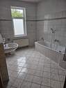 großes Bad - Mehrfamilienhaus, Wohnhaus mit 61,00 m&sup2; in Arnstadt zur Miete