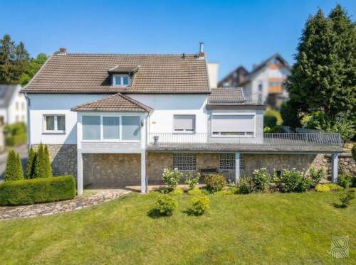 Gartenseite - Autoschrauber aufgepasst: Zweifamilienhaus mit Halle in ruhiger Wohnlage von Vicht