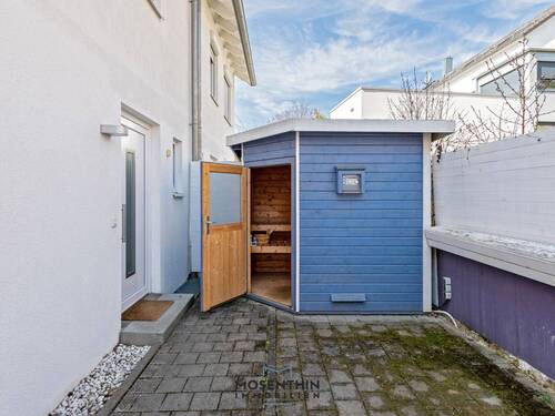 Hauseingang und Sauna - 