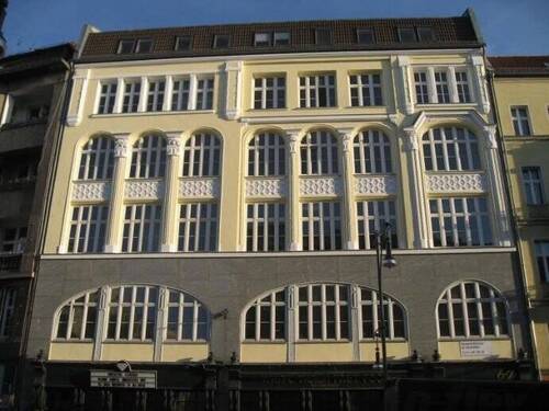 Straßenfassade - moderne Büroflächen in saniertem Gewerbehof