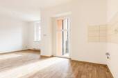 Wohnbereich mit Küchenzeile - 2 Zimmer Etagenwohnung zur Miete in Oschatz