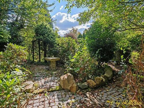 Sitzgelegenheit im Garten - Einfamilienhaus mit 106,80 m² in Frankenberg zum Kaufen