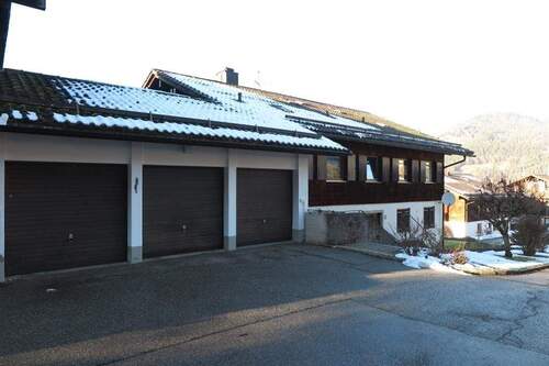 Garagengebäude mit Haupthaus - 2 Zimmer Etagenwohnung zum Kaufen in Berchtesgaden