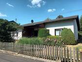 Straßenansicht - PREISSTURZ Solider Bungalow mit insges. 200 m² Wohnfläche!
