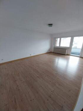 Wohnzimmer - 3 Zimmer Etagenwohnung in Rielasingen-Worblingen