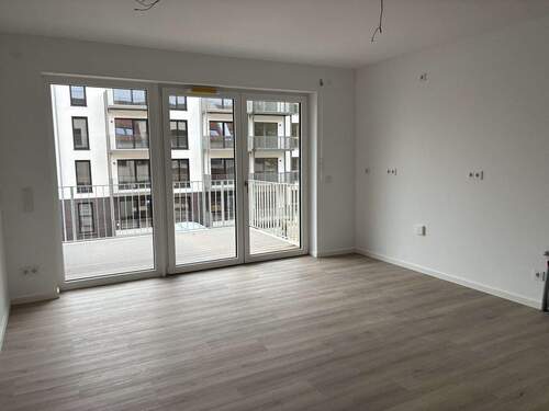 Zugang Balkon - Moderne 2-Zimmer Wohnung mit großen Balkon und Stellplatz