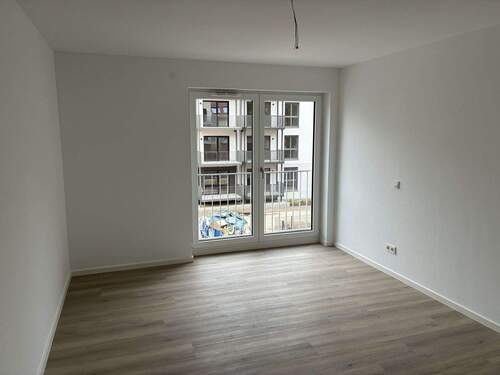 Schlafzimmer mit gr. Fenster - 