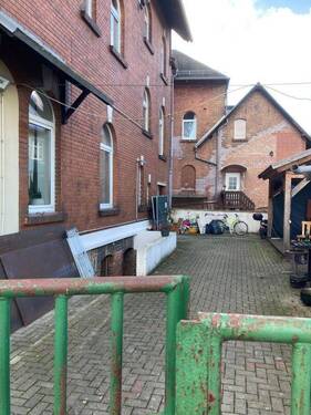 Hof - Mehrfamilienhaus, Wohnhaus mit 390,00 m&sup2; in Naumburg zum Kaufen