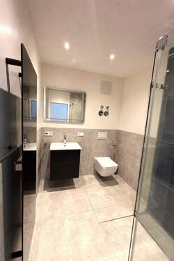 Gäste-WC mit Dusche Wo 5 - 