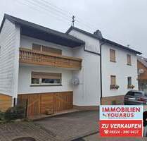 Freistehendes und geräumiges Zweifamilienhaus mit Balkon, Garten, Garagen in Ottweiler