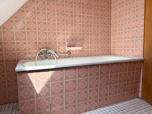 Bad DG Haus links - 