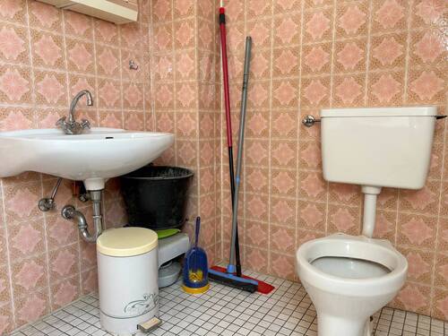 Bad DG Haus links - 