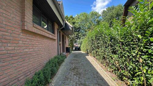 Auffahrt - Einfamilienhaus mit 230,00 m² in Haselau zum Kaufen