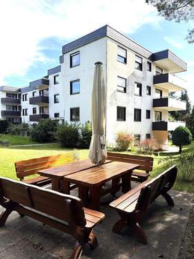 Freisitz mit Gartenhaus - 3 Zimmer, 2 Balkone, Garage ...