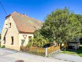 Zu Hauseingang, Garage und Keller - 8 Zimmer Mehrfamilienhaus, Wohnhaus in Steinigtwolmsdorf