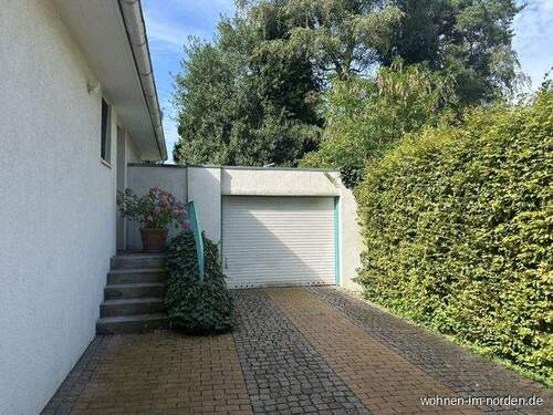 Garage und Nebeneingang - 