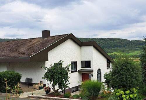 Bild 1 - Großzügiges Einfamilienhaus in sonniger und zentraler Lage