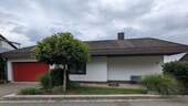 Nordseite mit Garage - 