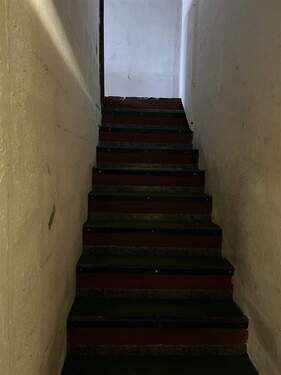 UG Aufgang vom Keller zur Garage-1 - 