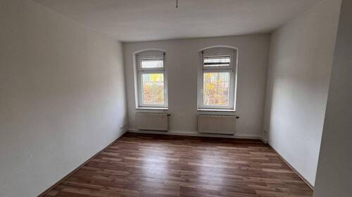 Wohnzimmer - 1. OG rechts - 1 Zimmer Mehrfamilienhaus, Wohnhaus zum Kaufen in Altenburg