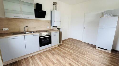 Küche mit EBK - 1. OG rechts - 1 Zimmer Mehrfamilienhaus, Wohnhaus in Altenburg