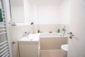 Badezimmer mit Wanne - 