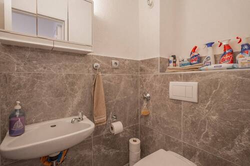 Separate Toilette - 