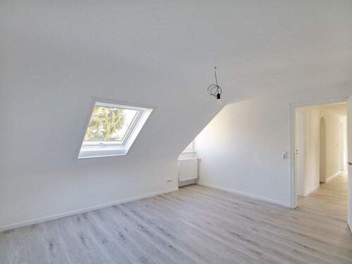 Helles Schlafzimmer - Jetzt einziehen: Lichtdurchflutete DG-Wohnung in Bestlage