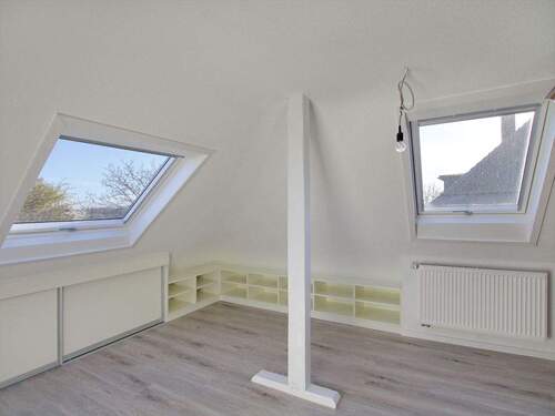 Geräumiges und helles Arbeitszimmer - 